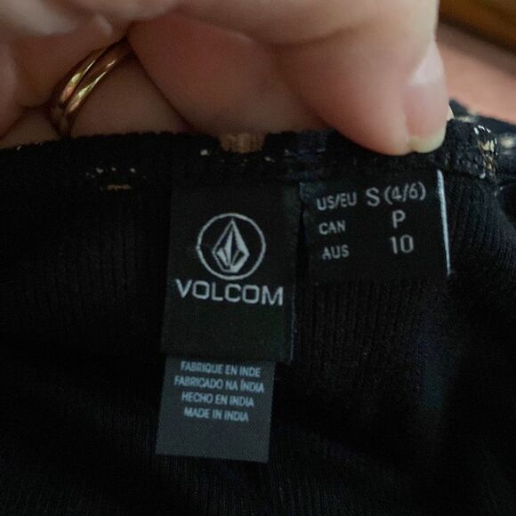 Volcom Sunscaper Long Sleeve Printed Top Sz S (4-6) NWT - Picture 5 of 9